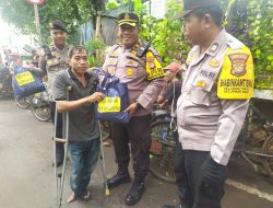 POLRI PEDULI MEMBERIKAN BANTUAN PAKET SEMBAKO KEPADA WARGA YANG MEMBUTUHKAN