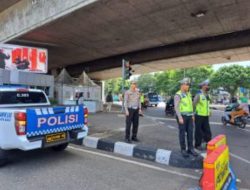 Satlantas Jakarta Barat Ingatkan Masyarakat”Mudik Aman, Hindari Mudik Menggunakan Sepeda Motor”