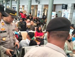 Polsek Berikan Himbauan PemudikDi Stasiun Senen jakarta pusat