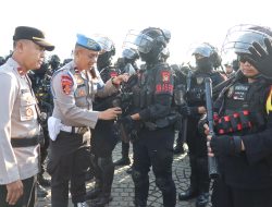 Kapolres Metro Jakarta Pusat Melarang Anggota Membawa Senjata Api Maupun Sangkur Saat Pengamanan di MK