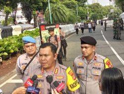 Tim Patroli Presisi Polres Metro Jakpus Amankan 5 orang Saat Hendak Tawuran Berikut 3 Celurit Panjang