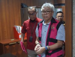 Tim Penyidik Menahan Tersangka BGA Selaku Dirjen Minerba Kementerian ESDM Tahun 2015-2020 dalam Perkara Komoditas Timah
