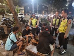 Patroli Polsek Cempaka Putih Berikan Himbauan Kepada Ojol Dan Remaja Yang Nongkrong