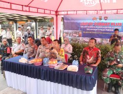 Jum’at Curhat Plus Kapolres Metro Jakarta Pusat Dalam Rangkaian Pelayanan Bulan Bakti Polri Presisi Bersama Warga di Stasiun Pasar Senen