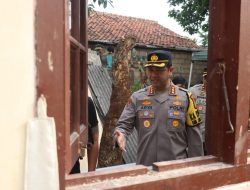 Kapolres Metro Depok Tinjau Bedah Rumah Polres Metro Depok Dalam Rangka Hari Bhayangkara Ke-78 Tahun