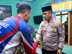Kapolres Metro Jakarta Timur Takziah Ke Rumah Duka Aiptu Rukini Anggota Polsek Pulogadung