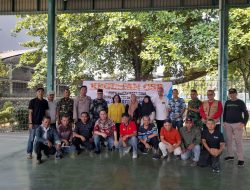 Sinergitas TNI dan POLRI Hadir Dalam Penyerahan Beasiswa di Kawasan Rawa Pasung, Kelurahan Kotabaru