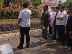 CIC Gelar Aksi Demo di Depan Polres Bangka, Tuntut Usut “Maling” Perolehan Suara di Pileg 2024