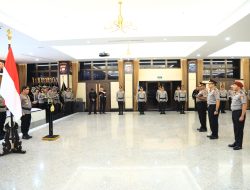 Kapolri Naikkan Pangkat 12 Perwira Tinggi, Kapolda Papua Mathius Fakhiri Resmi Sandang Bintang Tiga