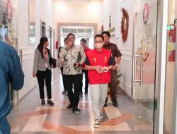 Penyerahan Tersangka dan Barang Bukti Kasus Dugaan Tipikor di Dinas PMD Musi Banyuasin