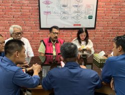 KEJAKSAAN AGUNG SERAHKAN TERSANGKA ZR DAN BARANG BUKTI KASUS KORUPSI SUAP PENANGANAN PERKARA