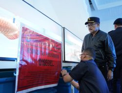 KKP Segel Lokasi Jual Beli Ikan Hias di Kalbar