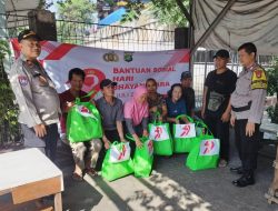 Polsek Bekasi Selatan Salurkan Bansos kepada Pedagang Kaki Lima di Jakamulya