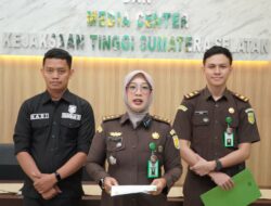 KEJATI SUMSEL KEMBALI GELEDAH RUMAH MANTAN GUBERNUR TERKAIT KASUS KORUPSI PASAR CINDE