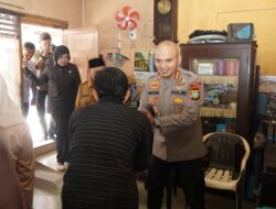 Berikan Kursi Roda Untuk Gadis 18 Tahun : Konsistensi Kapolres Metro Bekasi Dalam Bakti Kesehatan Terus Berlanjut