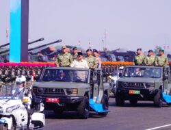 Panglima TNI Dampingi Presiden RI Prabowo Subianto Pada Upacara Gelar Pasukan Operasional dan Kehormatan Militer