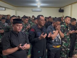 Brimob Polda Metro Jaya Gelar Shalat Ghaib Bersama TNI dan Warga di Masjid At-Taubah