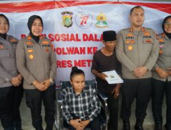 Hari Jadi Polwan ke-77: Wakapolres Metro Bekasi Serahkan Kursi Roda untuk Rohati, Penyandang Disabilitas di Tarumajaya