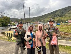 Sentuhan Humanis Satgas Ops Damai Cartenz Bersama Anak-Anak di Paniai