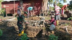 Personel Satgas TMMD Ke-127 Kodim 1514/Morotai Lanjutkan Pembangunan MCK di Desa Dehegila