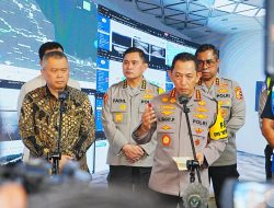 Tinjau Jasa Marga Command Center, Kapolri Pastikan Penanganan Arus Balik Berjalan Lancar dan Aman