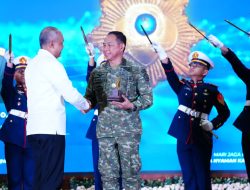 Panglima TNI Terima Penghargaan Adhibhakti Sanapati dan Berikan Ceramah Umum di BSSN