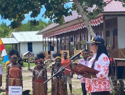 Antusiasme Tinggi Warnai Upacara Hardiknas di SD Naena Kekwa Bersama Satgas TMMD Kodim 1710/Mimika