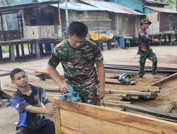 Satgas TMMD Tuntaskan Pemasangan Pintu MCK Umum di Kampung Keakwa