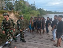 KOOPS TNI HABEMA EVAKUASI 44 WARGA PENDULANG EMAS DARI WILAYAH RAWAN GANGGUAN KEAMANAN DI AWIMBON