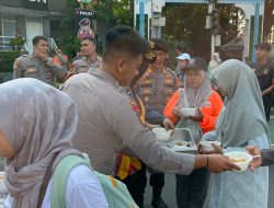 Polda Metro Jaya Gelar Randurlap, Bagikan Makanan Gratis di Bundaran HI