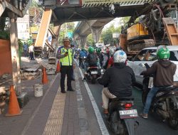 JPO Tendean Ditabrak Truk Alat Berat, Polisi Alihkan Arus Lalu Lintas