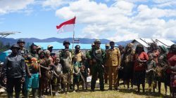 Tembus Medan Ekstrem, Koops TNI Habema Berhasil Salurkan 2 Ton Bantuan Kemanusiaan ke Tiga Distrik di Kabupaten Puncak