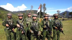 Menembus Keterisolasian Ugimba: Misi Pengabdian Koops TNI Habema Mengibarkan Merah Putih di Kaki Gunung Cartenz