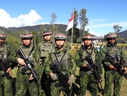 Menembus Keterisolasian Ugimba: Misi Pengabdian Koops TNI Habema Mengibarkan Merah Putih di Kaki Gunung Cartenz