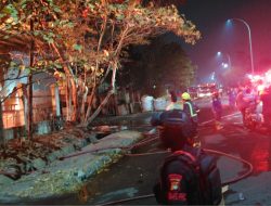 Brimob Polda Metro Jaya Amankan Lokasi Kebakaran Pabrik di Kawasan Lippo Cikarang hingga Menjelang Pagi