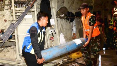 Tak Hanya Logistik, Hercules TNI AU Bawa Dukungan Kesehatan dan Peralatan Untuk Menopang Perjuangan Pasukan Karhutla Kalsel