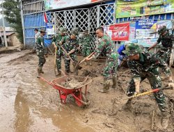 Gerak Cepat TNI Bantu Tangani Dampak Banjir Bandang di Kabupaten Solok Sumbar