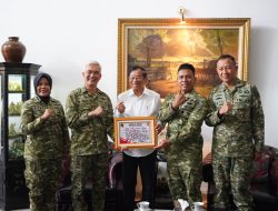 Kapuskes TNI Anjangsana ke Sesepuh TNI AGUM GUMELAR, Perkuat Nilai Sapta Marga dan Sumpah Prajurit
