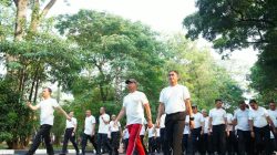 Olahraga Bersama, Panglima TNI Perkuat Kebersamaan dengan Prajurit Mabes TNI