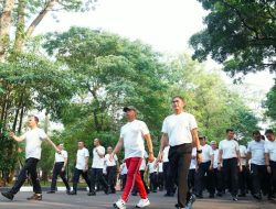 Olahraga Bersama, Panglima TNI Perkuat Kebersamaan dengan Prajurit Mabes TNI