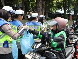 Polda Metro Jaya Sapa Komunitas Ojol Lewat Jumat Berkah