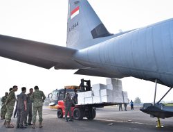 TNI Kirim 9,6 Ton Material Modifikasi Cuaca untuk Percepatan Penanganan Karhutla di Kalsel
